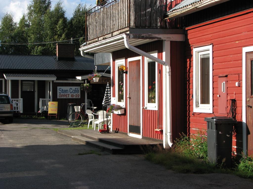 Stuga Vid Hedenaesets Stencafe Hedenäset Exterior foto